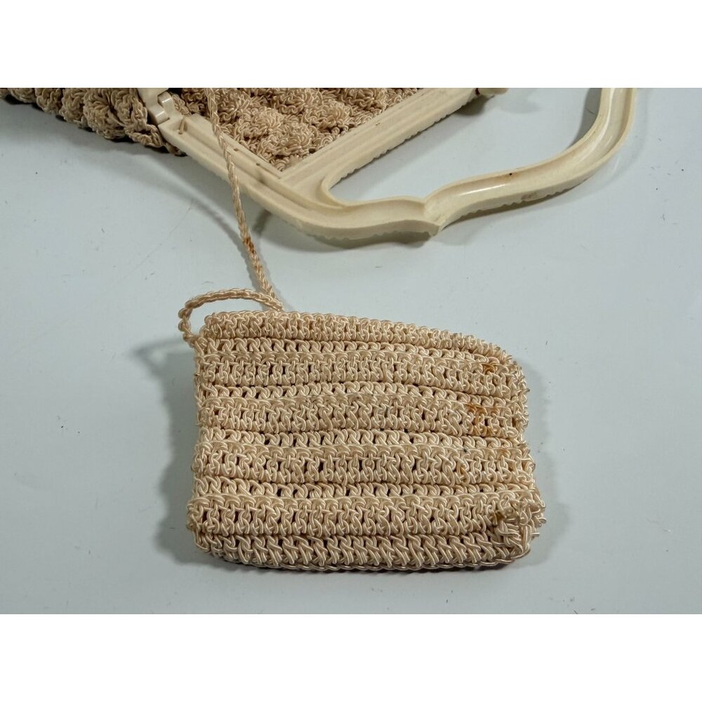 Vintage 1950s Beige Hand-Crocheted Purse Ivory Plastic Frame Matching Coin Pouch - Picture 9 of 12